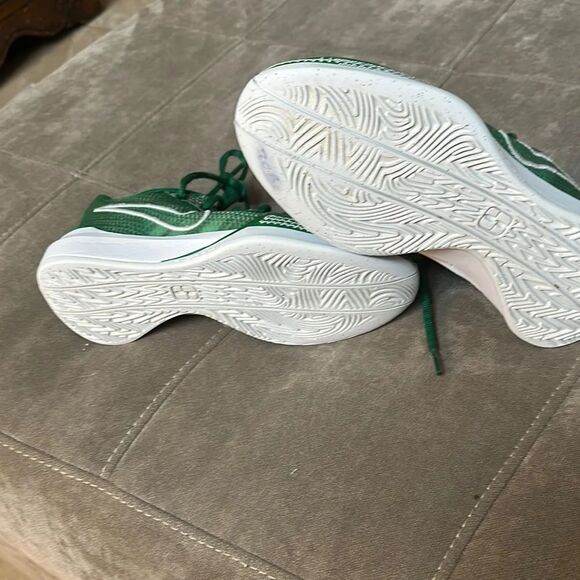 Nike Men's Green Athletic Shoes - Picture 10 of 10